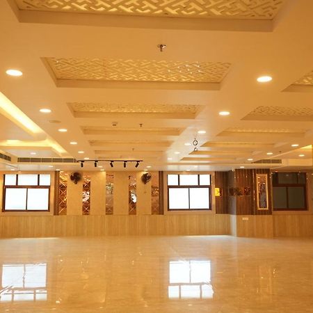 Hotel Golden Palace Lucknow Esterno foto