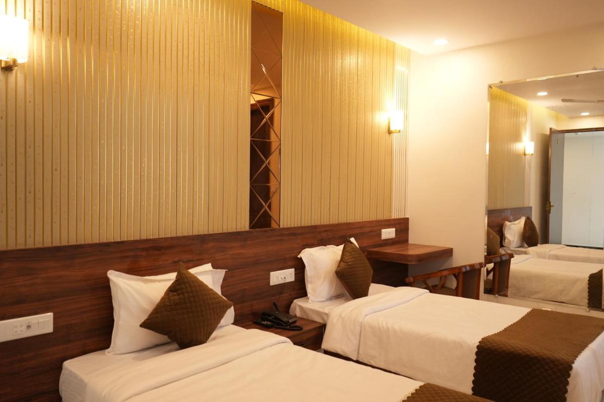 Hotel Golden Palace Lucknow Esterno foto