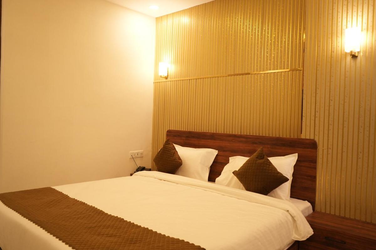 Hotel Golden Palace Lucknow Esterno foto