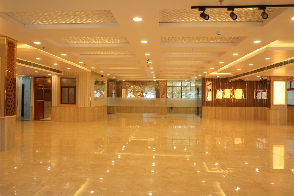 Hotel Golden Palace Lucknow Esterno foto