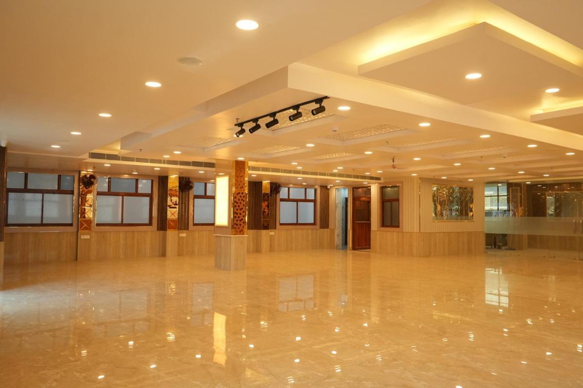 Hotel Golden Palace Lucknow Esterno foto